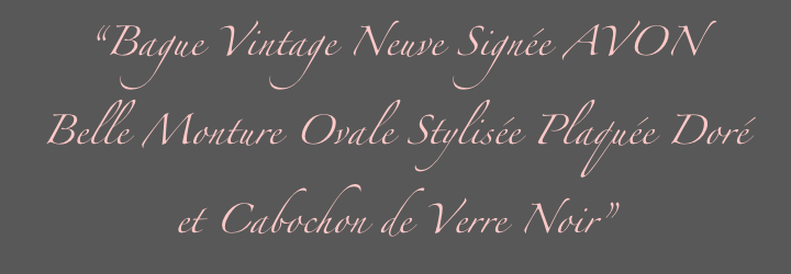 “Bague Vintage Neuve Signée AVON 
Belle Monture Ovale Stylisée Plaquée Doré 
et Cabochon de Verre Noir”
