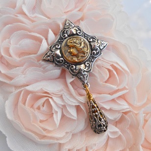 Broche ancienne Art Nouveau, plaqué or, strass rouge