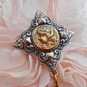Broche Art Nouveau En Métal Plaqué - Superbe Pièce Vintage - Occasion